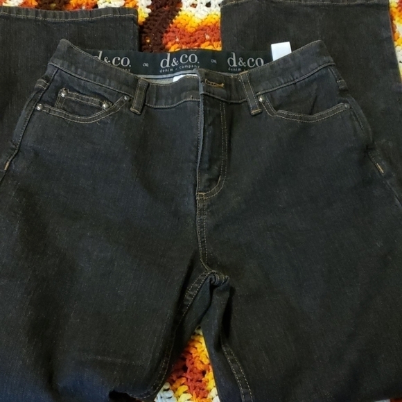 D & Co. Bootcut Jeans 6P 28x27 Dark Wash Like New - Picture 1 of 8